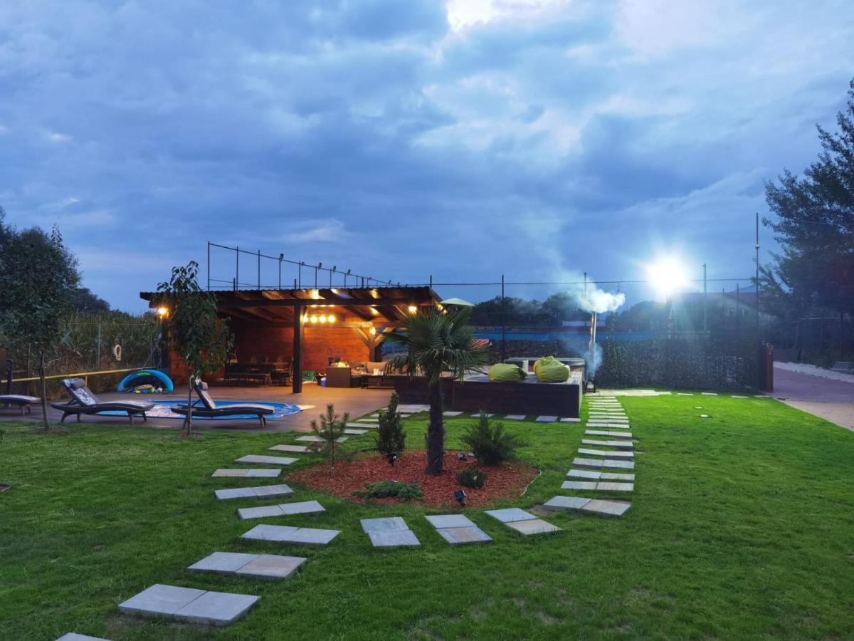 Janine Garden Hotel บราชอฟ ภายนอก รูปภาพ