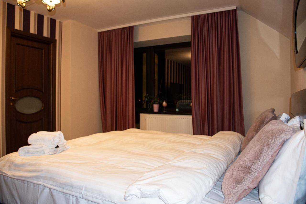 Janine Garden Hotel บราชอฟ ภายนอก รูปภาพ
