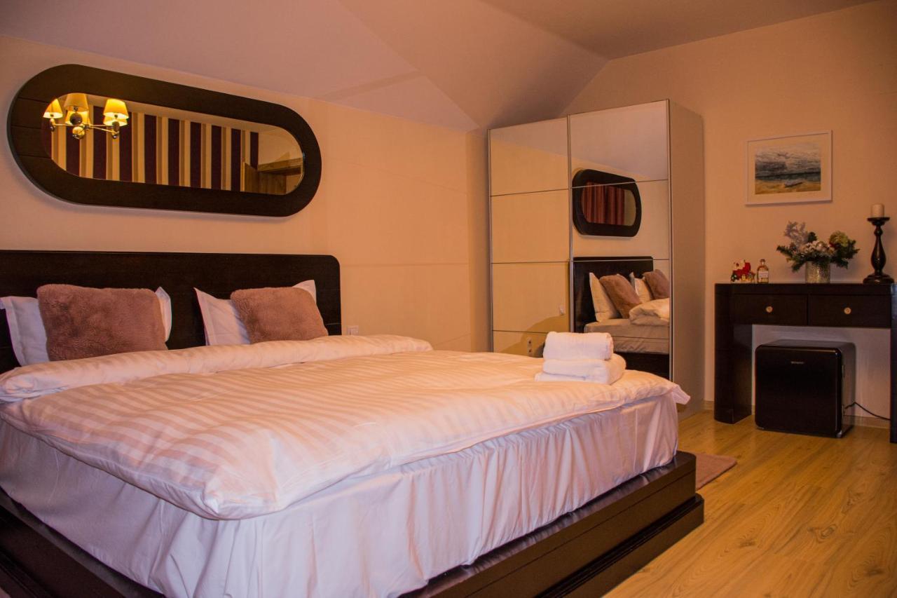 Janine Garden Hotel บราชอฟ ภายนอก รูปภาพ