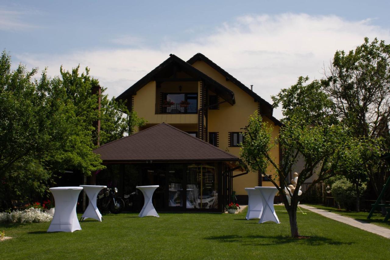 Janine Garden Hotel บราชอฟ ภายนอก รูปภาพ